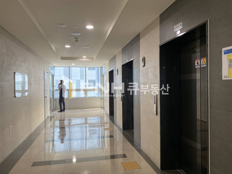경기 안양동안구 평촌동 평촌역 인근 신축지식산업센터, 평촌아이에스비즈타워, 전용26평(실34평), 코너확장형, 북향, 룸2개, 인테리어O, 즉시입주O 월세 매물번호 11122 사진 3
