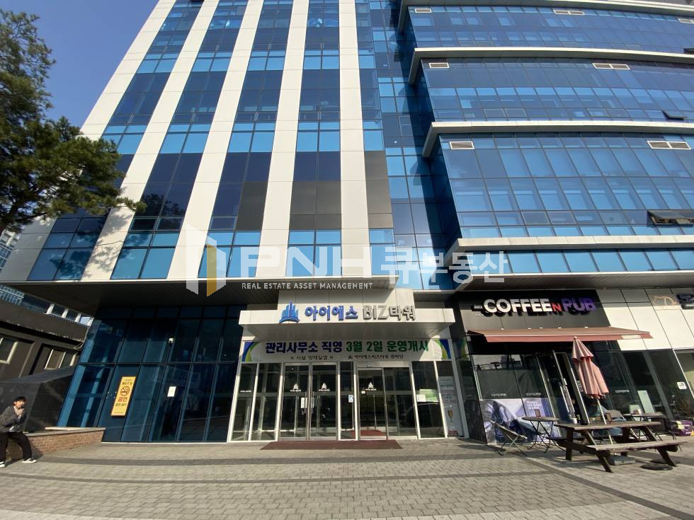 경기 안양동안구 평촌동 평촌역 인근 신축지식산업센터, 평촌아이에스비즈타워, 전용26평(실34평), 코너확장형, 북향, 룸2개, 인테리어O, 즉시입주O 월세 매물번호 11122 사진 6