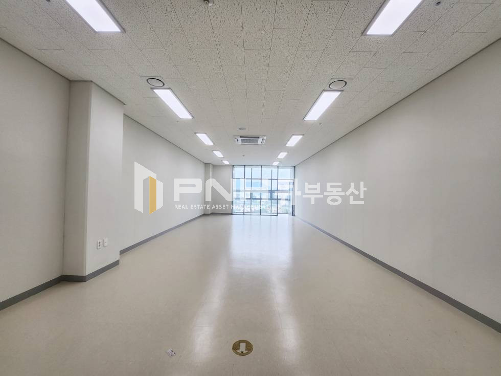 경기 의왕시 이동 의왕시 의왕테크노파크, 에이스하이테크 비전21, 전용 약20평, 월임대료 저렴, 천장형냉난방기O , 싱크대O, 3톤 화물엘베 O, 부곡톨게이트인근, 고속도로 인접, 즉시입주가능 월세 매물번호 11132 사진 2