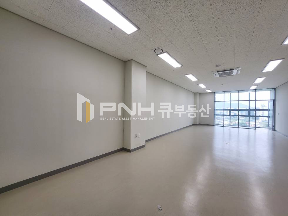 경기 의왕시 이동 의왕시 의왕테크노파크, 에이스하이테크 비전21, 전용 약20평, 월임대료 저렴, 천장형냉난방기O , 싱크대O, 3톤 화물엘베 O, 부곡톨게이트인근, 고속도로 인접, 즉시입주가능 월세 매물번호 11132 사진 3