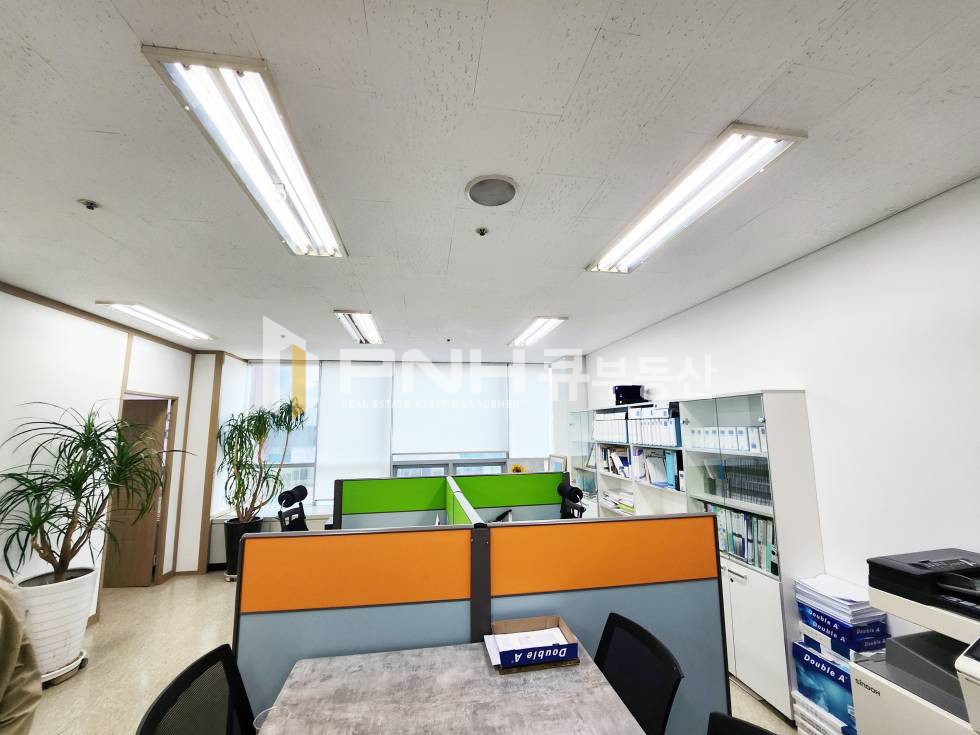 경기 안양동안구 비산동 4호선 범계역 초역세권, 도보1분, 무역센터, 전용20평, 인테리어룸 2개+탕비실, 주차가능, 빠른입주가능 월세 매물번호 11140 사진 2