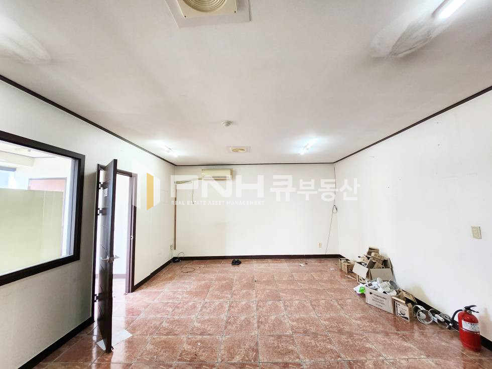 경기 안양동안구 관양동 4호선 인덕원역 3번출구 바로앞, 삼우프라자, 전용16평, 근생건물, 공간 구획 되어 있음, 유리창 간판가능, 즉시입주가능 월세 매물번호 11145 사진 3