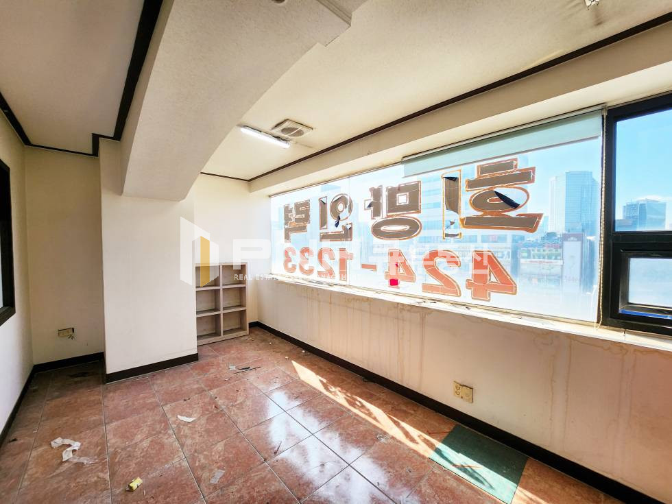 경기 안양동안구 관양동 4호선 인덕원역 3번출구 바로앞, 삼우프라자, 전용16평, 근생건물, 공간 구획 되어 있음, 유리창 간판가능, 즉시입주가능 월세 매물번호 11145 사진 5