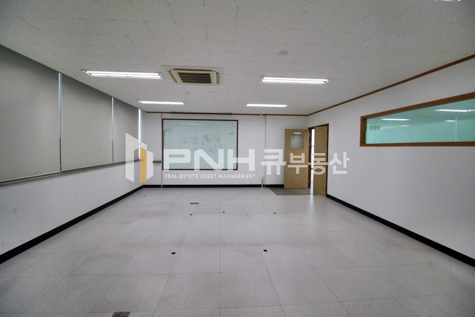 경기 안양동안구 호계동 범계역 인근 인테리어룸 갖춘 전용 136평 사무실 임대 월세 매물번호 11149 사진 8