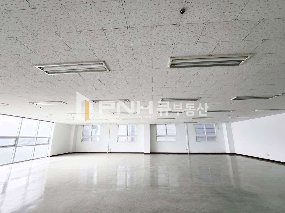 경기 안양동안구 호계동 1,4호선 금정역 초역세권, 공장 및 창고 및 사무실, 전용65평, 내부 매우 깔끔, 화물E/V 있음, 주차 편리, 화물 트럭 진출입 가능 월세 매물번호 11160 사진 3