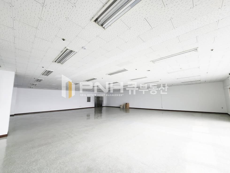 경기 안양동안구 호계동 1,4호선 금정역 초역세권, 공장 및 창고 및 사무실, 전용65평, 내부 매우 깔끔, 화물E/V 있음, 주차 편리, 화물 트럭 진출입 가능 월세 매물번호 11160 사진 5