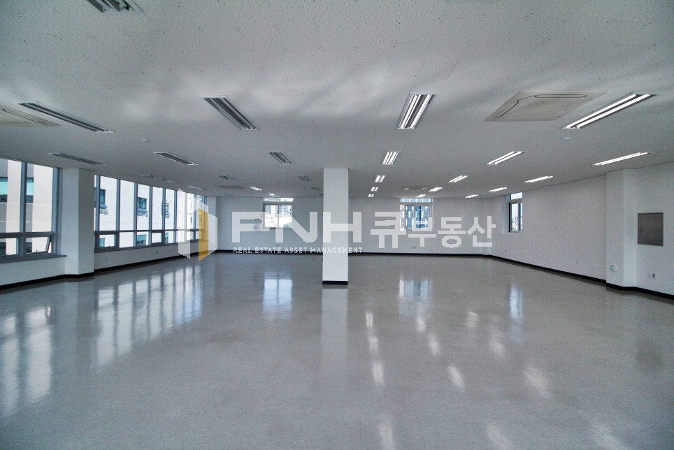 경기 안양동안구 관양동 평촌역 초역세권 전용80평 내외관 컨디션 깔끔한 사무실 추천 월세 매물번호 11162 사진 3