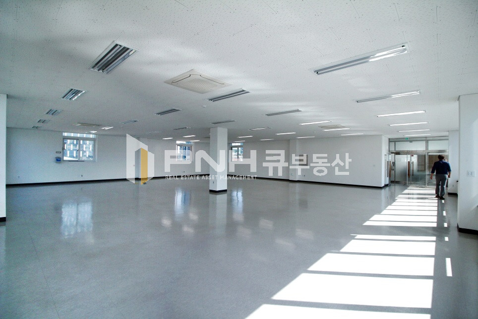 경기 안양동안구 관양동 평촌역 초역세권 전용80평 내외관 컨디션 깔끔한 사무실 추천 월세 매물번호 11162 사진 4