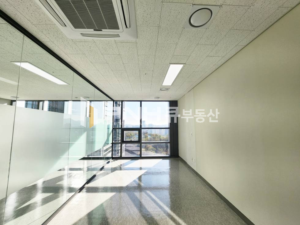 경기 과천시 갈현동 과천 지식정보타운 내 신축지식사업센터, 과천상상자이타워, 전용38, 풀인테리어, 룸2, 천장형냉난방기4대, 탕비실, 즉시입주 월세 매물번호 11164 사진 8