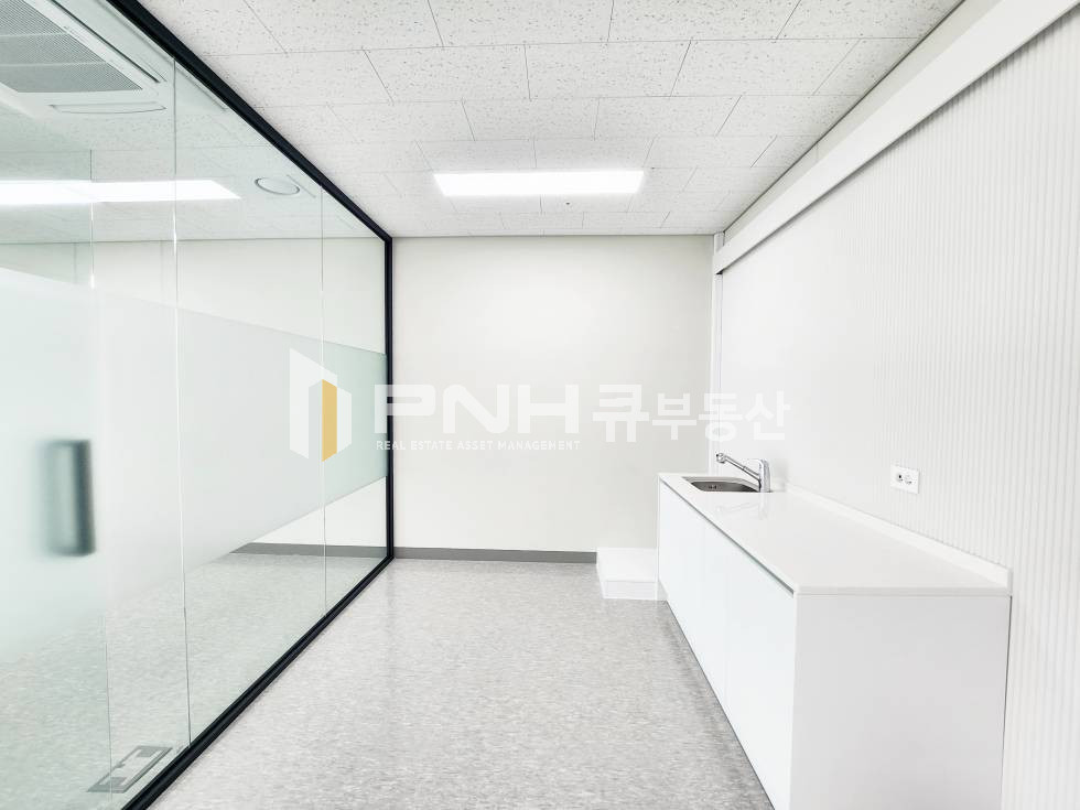 경기 과천시 갈현동 과천 지식정보타운 내 신축지식사업센터, 과천상상자이타워, 전용38, 풀인테리어, 룸2, 천장형냉난방기4대, 탕비실, 즉시입주 월세 매물번호 11164 사진 12