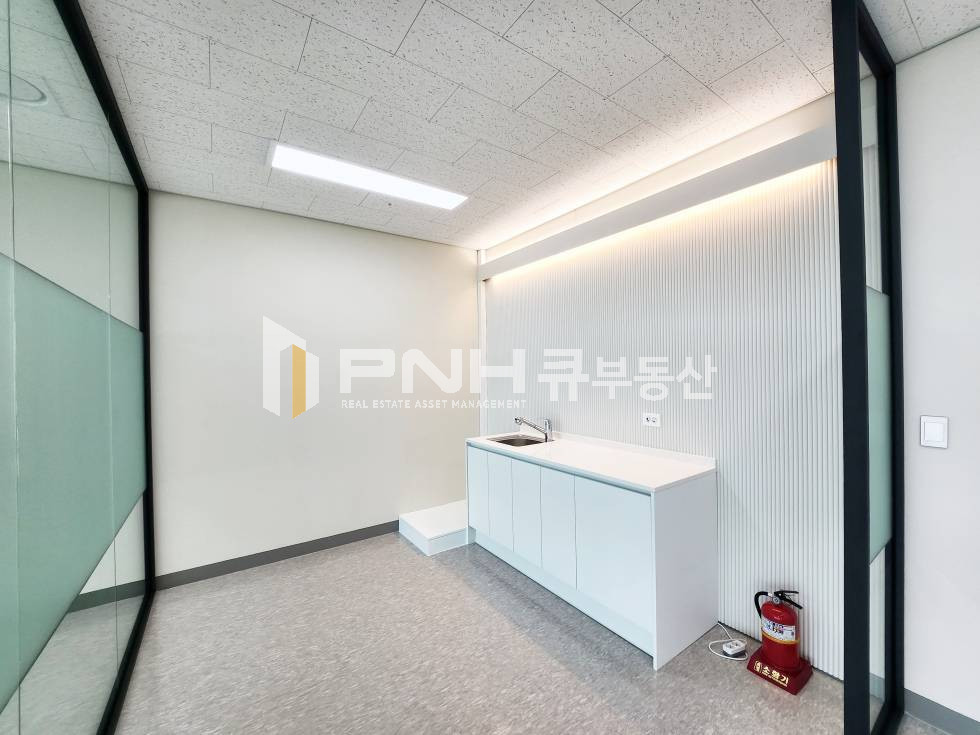 경기 과천시 갈현동 과천 지식정보타운 내 신축지식사업센터, 과천상상자이타워, 전용38, 풀인테리어, 룸2, 천장형냉난방기4대, 탕비실, 즉시입주 월세 매물번호 11164 사진 13