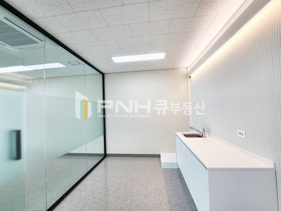 경기 과천시 갈현동 과천 지식정보타운 내 신축지식사업센터, 과천상상자이타워, 전용38, 풀인테리어, 룸2, 천장형냉난방기4대, 탕비실, 즉시입주 월세 매물번호 11164 사진 14