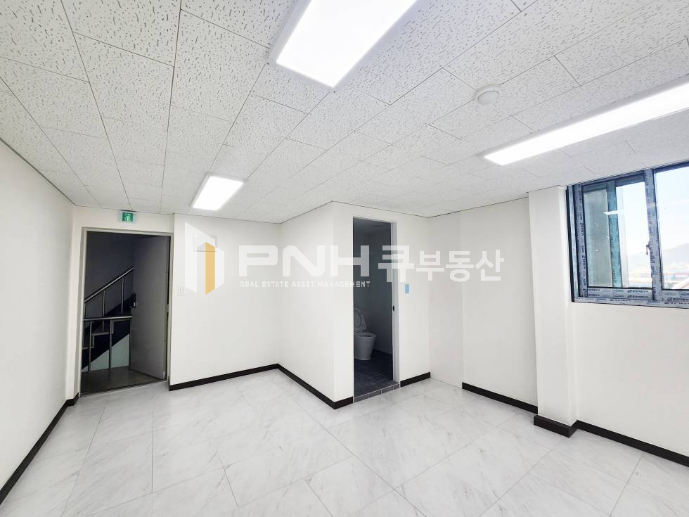 경기 안양동안구 관양동 4호선 인덕원역 초역세권, 도보3분, 전용20평, 사무실, 풀인테리어, 화이트톤, 냉난방기O, 엘베 O, 주차O, 즉시입주 월세 매물번호 11166 사진 5