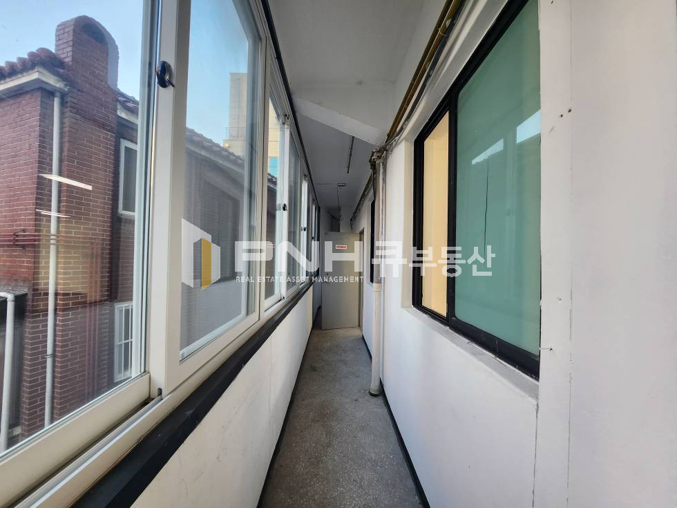 경기 안양동안구 관양동 4호선 인덕원역 도보권, 도보3분거리, 초역세권, 전용50평, 호실로 가는 개별계단있음, 엘베O, 주차O, 즉시입주 월세 매물번호 11168 사진 7