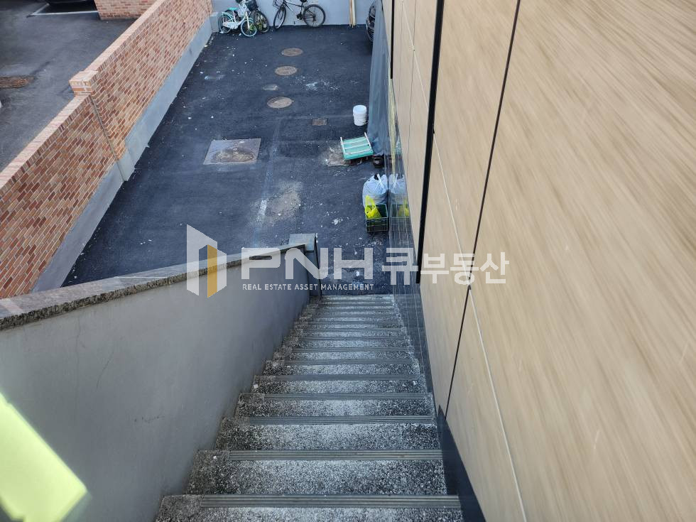 경기 안양동안구 관양동 4호선 인덕원역 도보권, 도보3분거리, 초역세권, 전용50평, 호실로 가는 개별계단있음, 엘베O, 주차O, 즉시입주 월세 매물번호 11168 사진 8