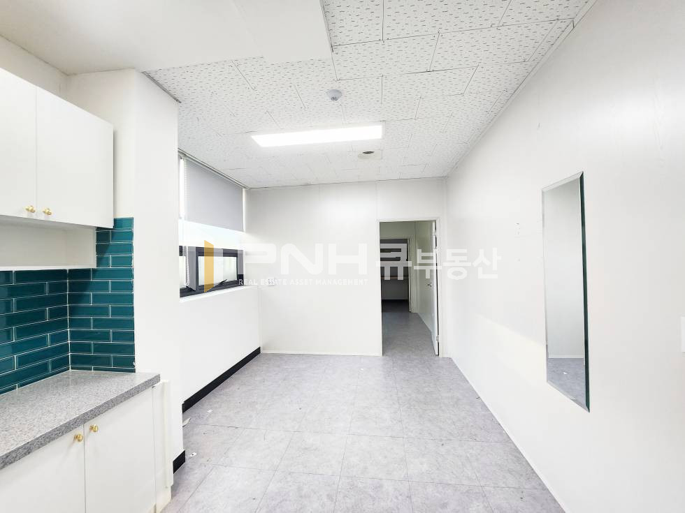 경기 안양동안구 관양동 4호선 인덕원역, 초초초역세권, 도보1분, 전용80평, 인테리어룸, 탕비실, 간판가능, 즉시입주 월세 매물번호 11169 사진 8