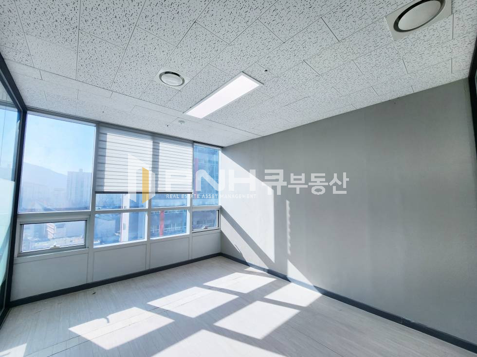 경기 안양동안구 평촌동 평촌~인덕원역 신축, 평촌아이에스비즈타워, 전용23평, 코너확장형, 인테리어O, 룸, 천장형냉난방기, 탕비실, 즉시입주 월세 매물번호 11174 사진 7