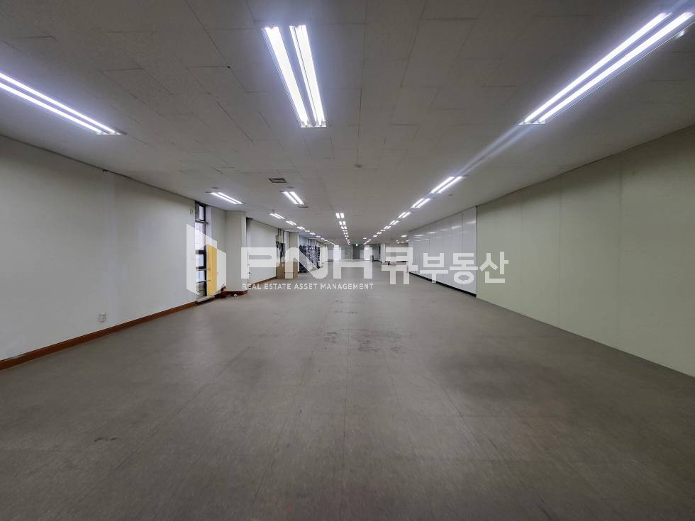 경기 안양동안구 관양동 평촌역 인근 전용280평 넓은 하역장, 화물승강기 갖춘 대형공장임대 월세 매물번호 11186 사진 2