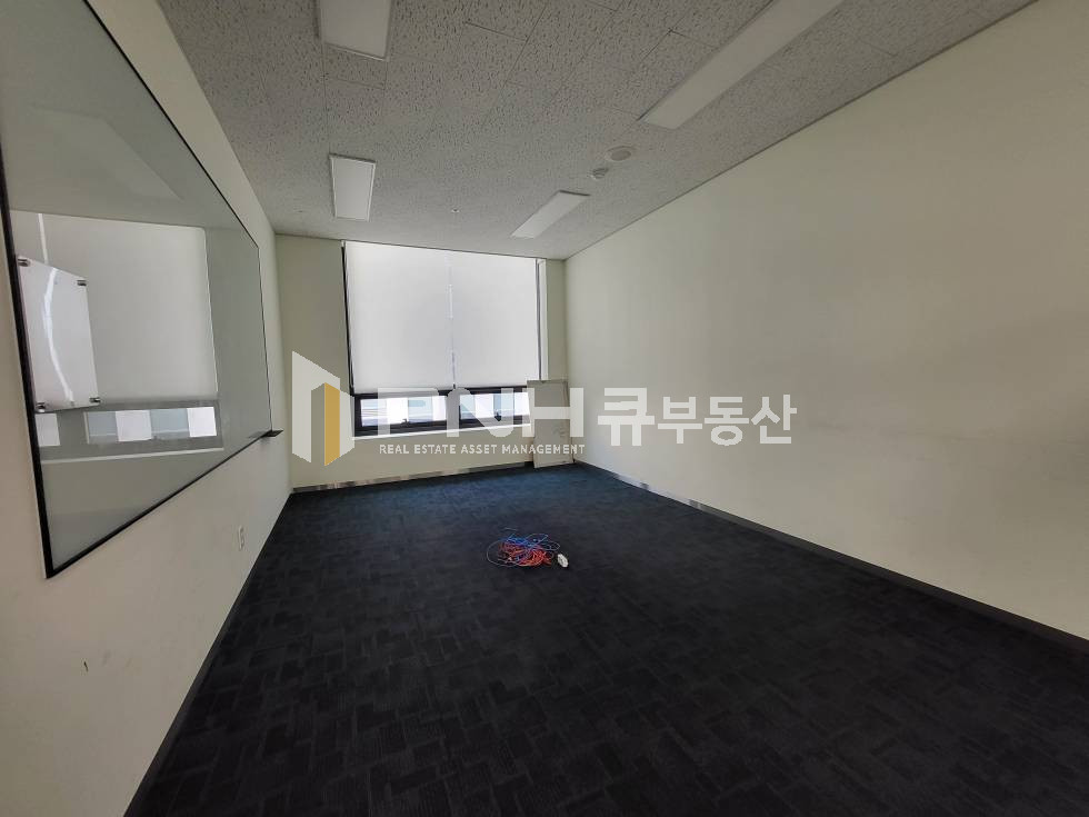 경기 안양동안구 관양동 평촌스마트스퀘어 전용 290평 초대형 최고급형 사옥 내 사무실임대 월세 매물번호 11200 사진 7