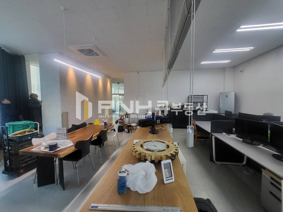 경기 안양동안구 관양동 3면 유리창, 광고 효과 극대화 자리, 무권리, 사거리코너자리로 귀한 월 월세 매물번호 11203 사진 2