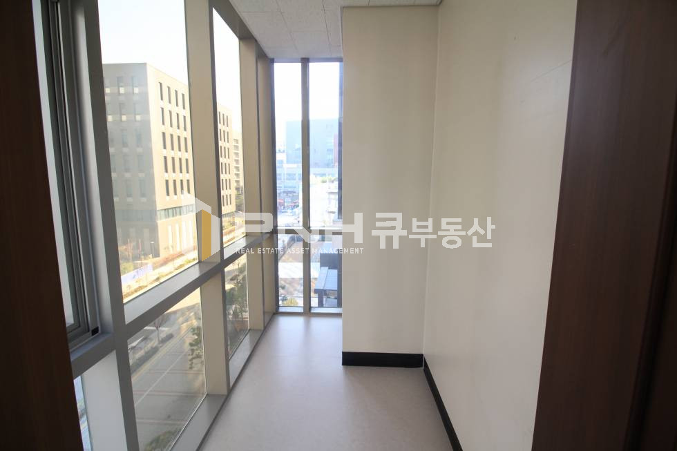 경기 안양동안구 관양동 평촌스마트스퀘어 전용200평 화물승강기유 고급형사옥 내 사무실임대 월세 매물번호 10585 사진 3
