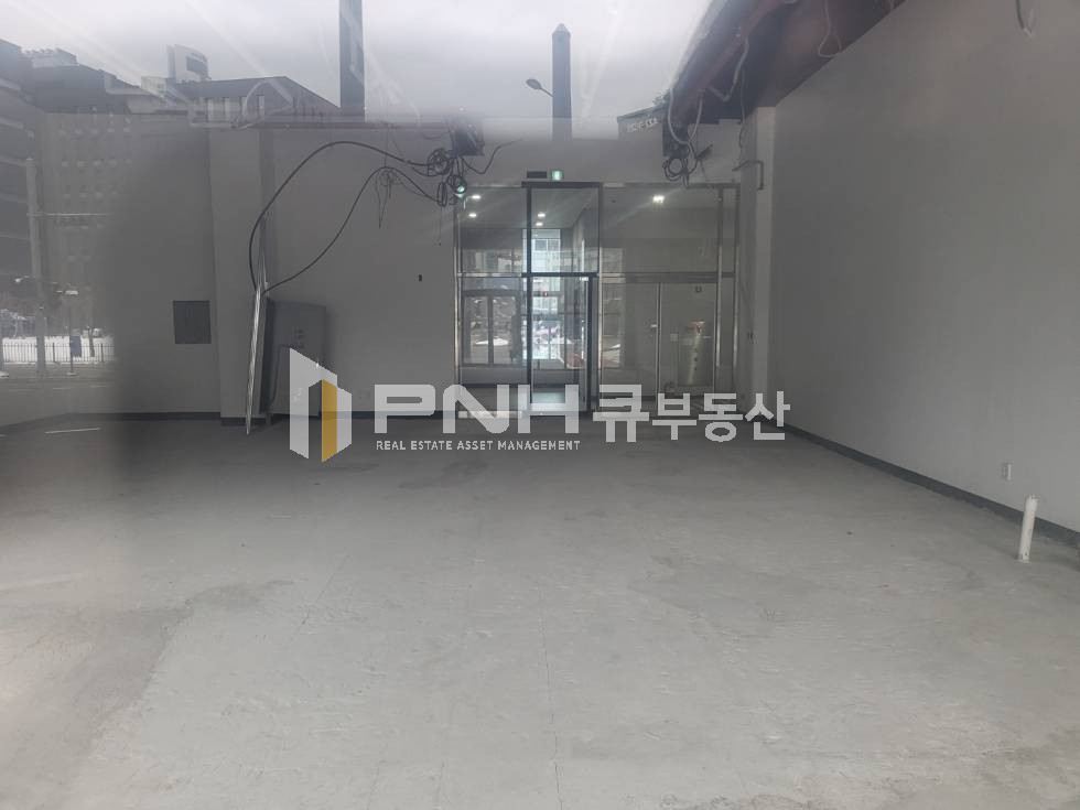 경기 안양동안구 관양동 1층 코너 귀한 대형 평수, 손님 주차 2시간 무료 아주 편리, 깨끗한 건물 월세 매물번호 11209 사진 1