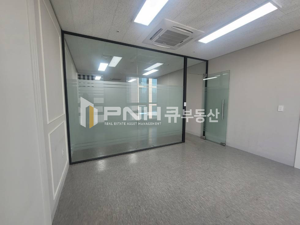 경기 광명시 일직동 인테리어 되어 있는 소형 사무실, 광명역 도보 5분 역세권 사무 실 월세 매물번호 11214 사진 2