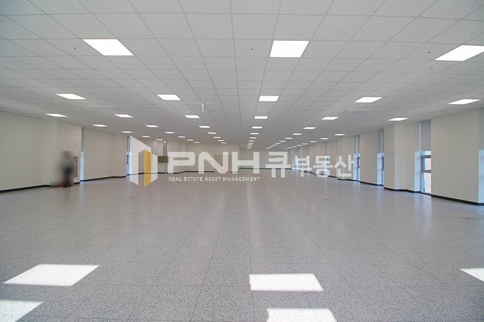 경기 의왕시 이동 의왕테크노타운 전용 525평 한개층 전체 화물승강기 및 대형하역장 갖춘 신축공장임대 월세 매물번호 11163 사진 2