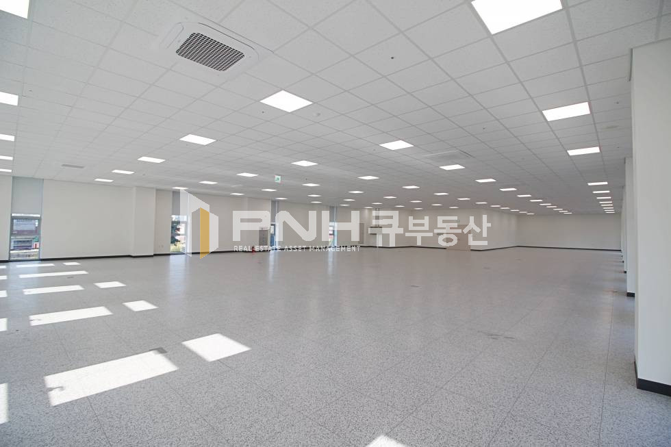 경기 의왕시 이동 의왕테크노타운 전용 525평 한개층 전체 화물승강기 및 대형하역장 갖춘 신축공장임대 월세 매물번호 11163 사진 3