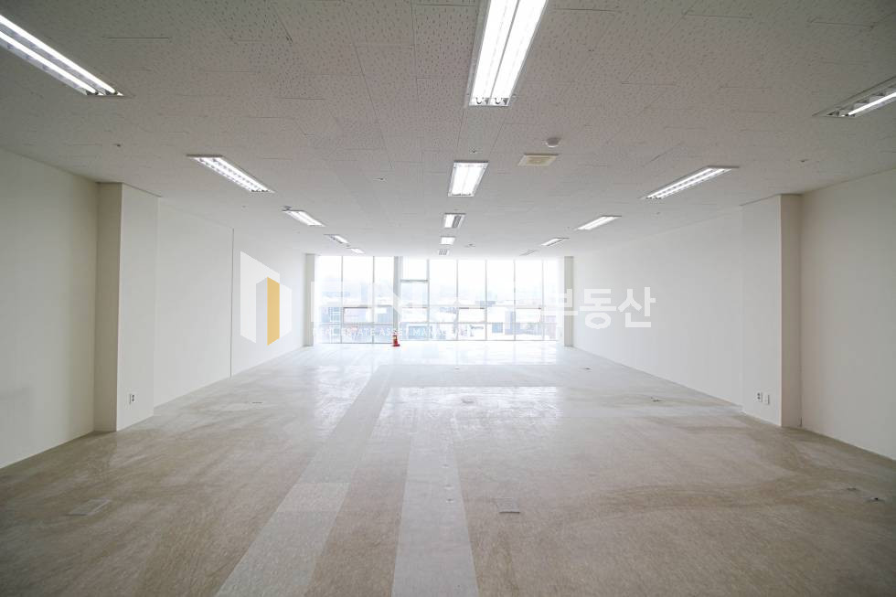 경기 안양동안구 관양동 동편마을 신축 급 사옥 내 전용80평 고급형 룸4 갖춘 추천 사무실 임대 월세 매물번호 10895 사진 2