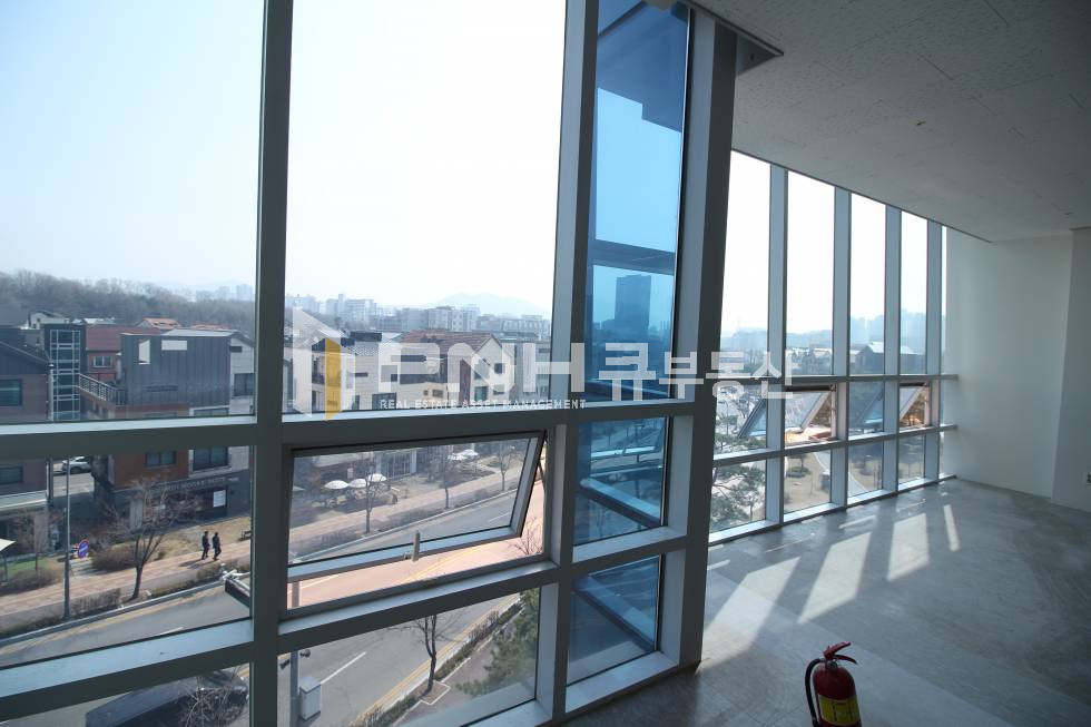 경기 안양동안구 관양동 동편마을 신축 급 사옥 내 전용80평 고급형 룸4 갖춘 추천 사무실 임대 월세 매물번호 10895 사진 8