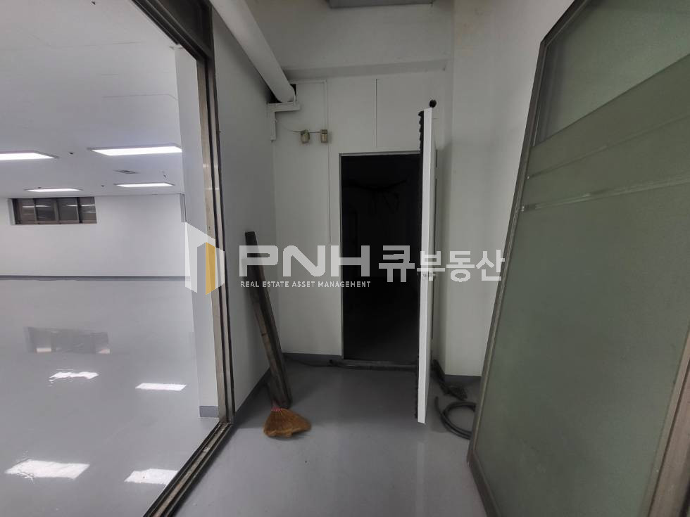 경기 안양동안구 관양동 베란다, 창고, LED조명, 사진 속 그대로,화물 및 인승 엘레베이터 아주 편리 월세 매물번호 11217 사진 3