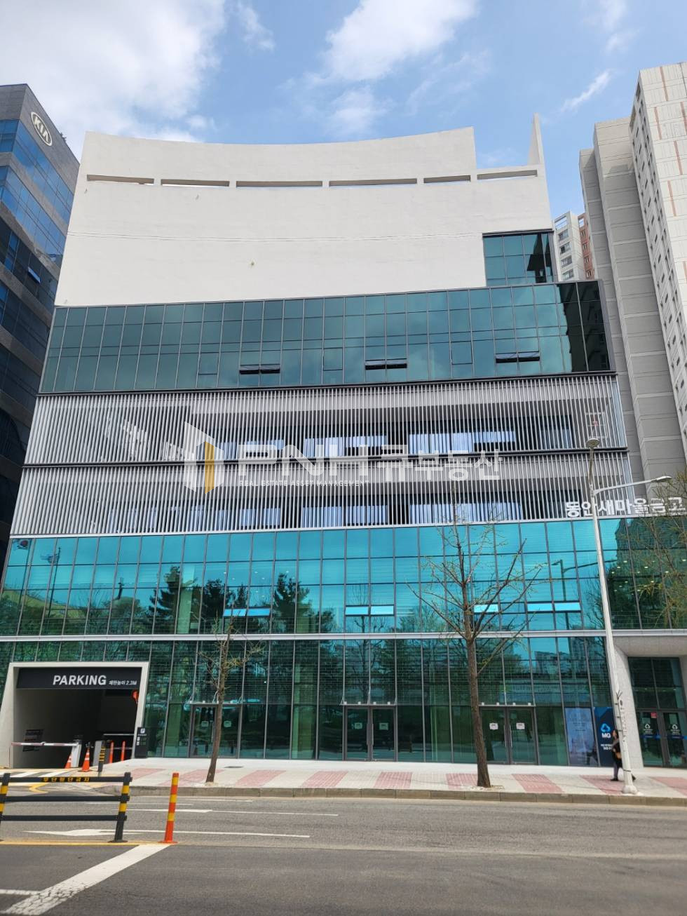 경기 안양동안구 관양동 신축 새마을금고 건물로 건물상태 최상급, 테라스, 평촌역세권 월세 매물번호 11226 사진 1