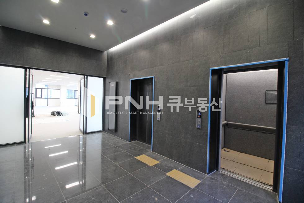 경기 안양동안구 관양동 평촌스마트스퀘어 전용260평 신축 첫입주 사옥 내 고급형 사무실임대 월세 매물번호 11230 사진 9