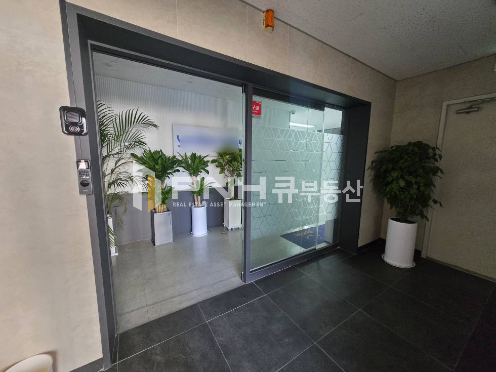 경기 안양동안구 관양동 평촌역 대로변 신축급 전용 75평 깔끔한 사무실 공간 임대 월세 매물번호 11308 사진 2