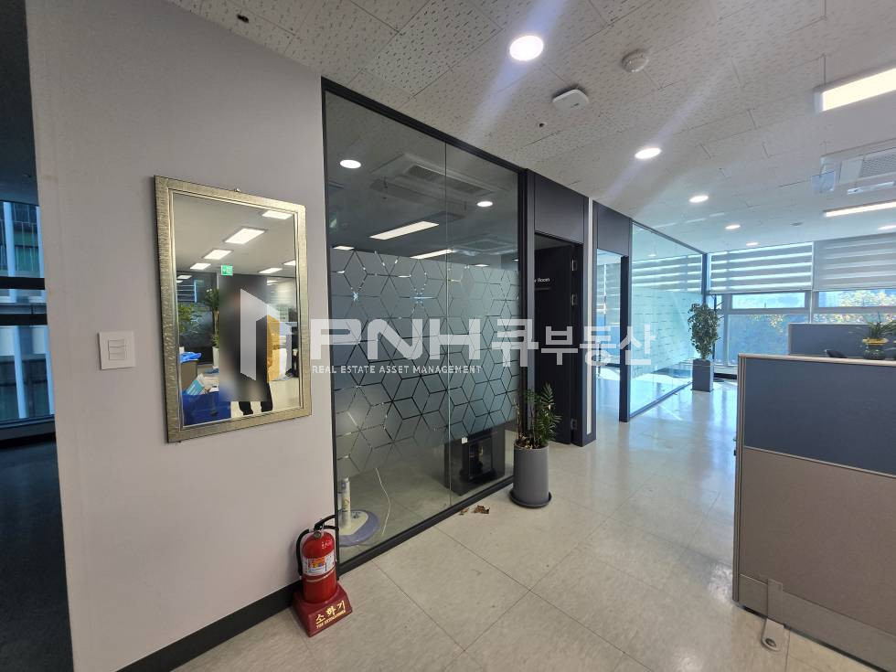 경기 안양동안구 관양동 평촌역 대로변 신축급 전용 75평 깔끔한 사무실 공간 임대 월세 매물번호 11308 사진 14