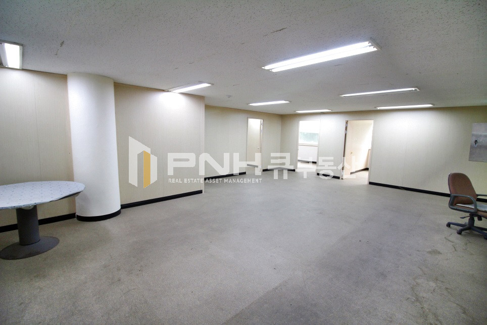 경기 안양동안구 관양동 관양동 대로변 전용45평 접근성 좋은 사무실 월세 매물번호 10264 사진 1