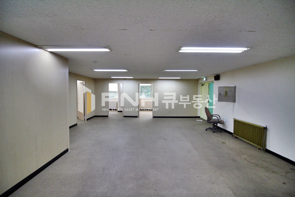 경기 안양동안구 관양동 관양동 대로변 전용45평 접근성 좋은 사무실 월세 매물번호 10264 사진 2