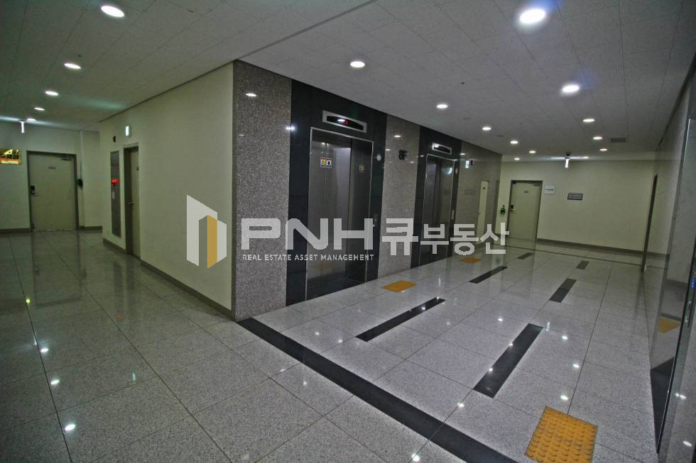 경기 안양동안구 관양동 평촌역 초역세권 신축급 9평 깔끔한사무실 월세 매물번호 10304 사진 7