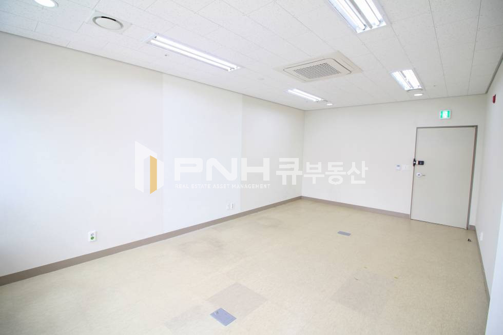 경기 안양동안구 관양동 평촌역 초역세권 신축급 9평 깔끔한사무실 월세 매물번호 10315 사진 4