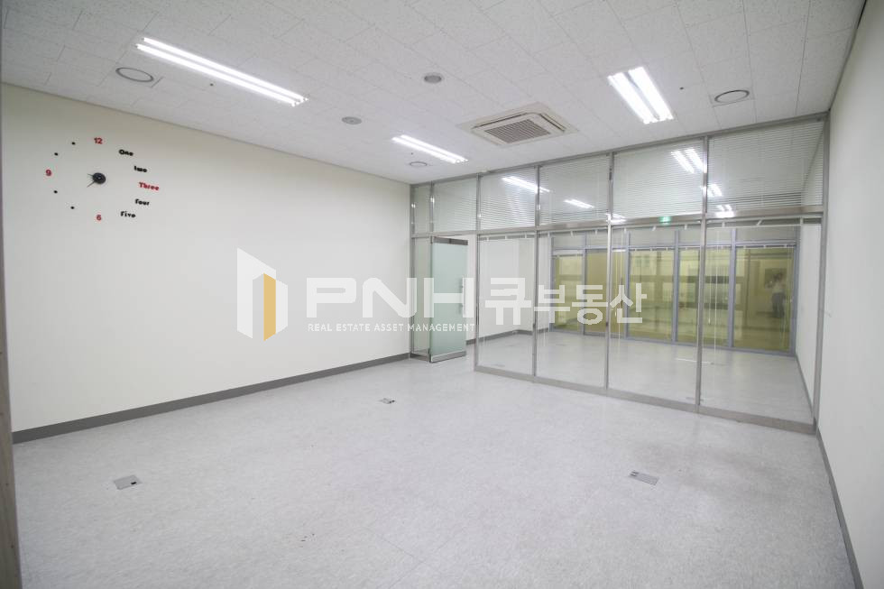경기 안양동안구 관양동 전용20평 룸1 내부 깔끔한구조 사무실 월세 매물번호 10335 사진 2