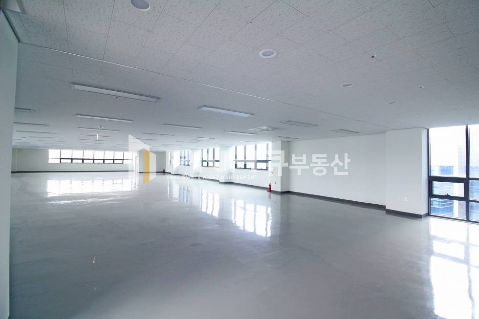 경기 안양만안구 석수동 광명역 전용360평 사옥 내 대형사무실 월세 매물번호 10339 사진 4