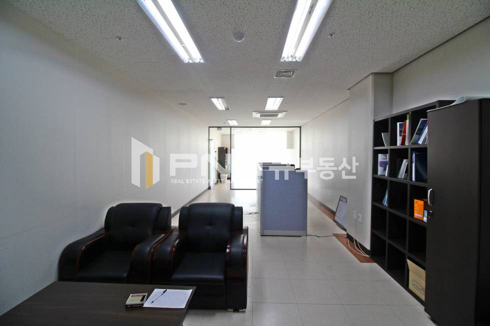 경기 안양동안구 관양동 인테리어 룸1 전용18평 추천 사무실 월세 매물번호 10372 사진 3