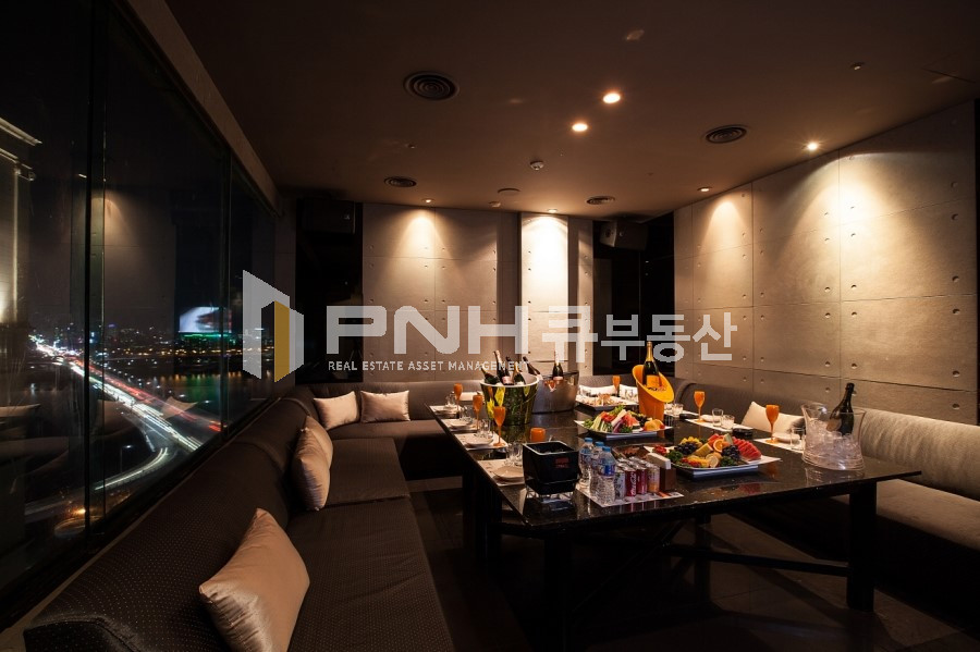 경기 안양동안구 관양동 # 역세권상가 # 실61평 # 평촌역2분 ▷ 노래주점 ,체육관 업종 추천 월세 매물번호 10445 사진 2