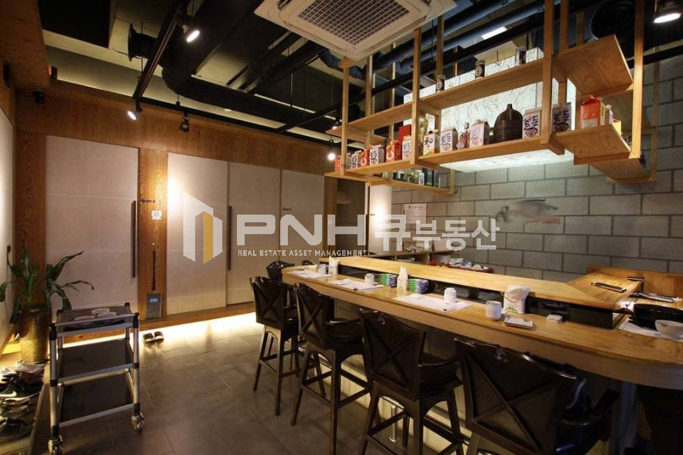 경기 안양동안구 관양동 ▶전속◀ # 1층상가 # 실56평 # 평촌역5분 ▷ 전시장, 애견동물병원,참치집업종 추천 월세 매물번호 10414 사진 2