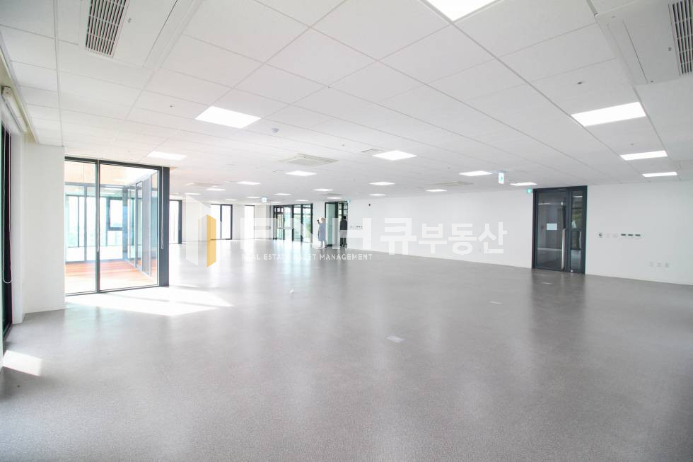 경기 안양동안구 관양동 동편마을 신축 대형사옥 전용180평 테라스부터 숲속 전망 사무실 월세 매물번호 10462 사진 6