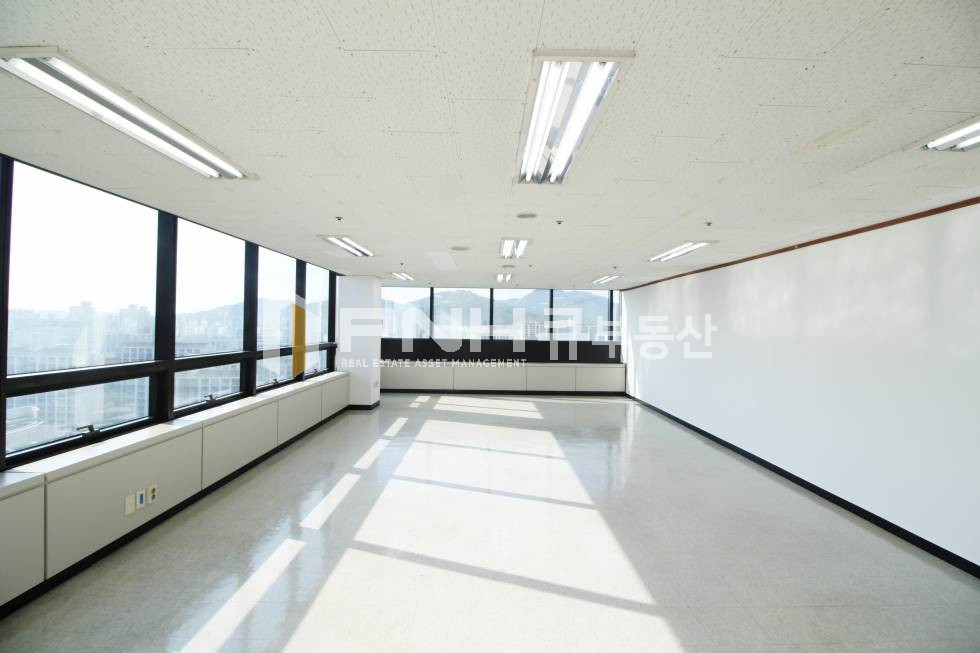 경기 안양동안구 비산동 범계역 도보1분 초역세권 전용19평 코너 양창의 최고 전망 사무실 월세 매물번호 10473 사진 2