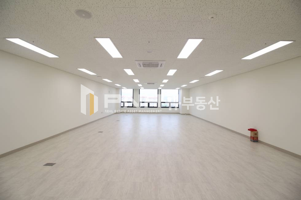 경기 안양동안구 관양동 안양금융센터 전용39평 코너 대형평형 1개 남은 호실 추천 월세 매물번호 10482 사진 1
