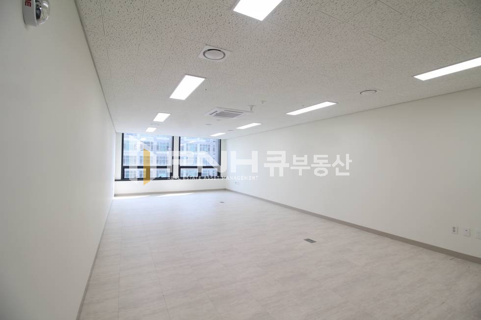 경기 안양동안구 관양동 안양금융센터 전용18평 시세대비 저렴한 가격 첫입주 임대 월세 매물번호 10484 사진 3
