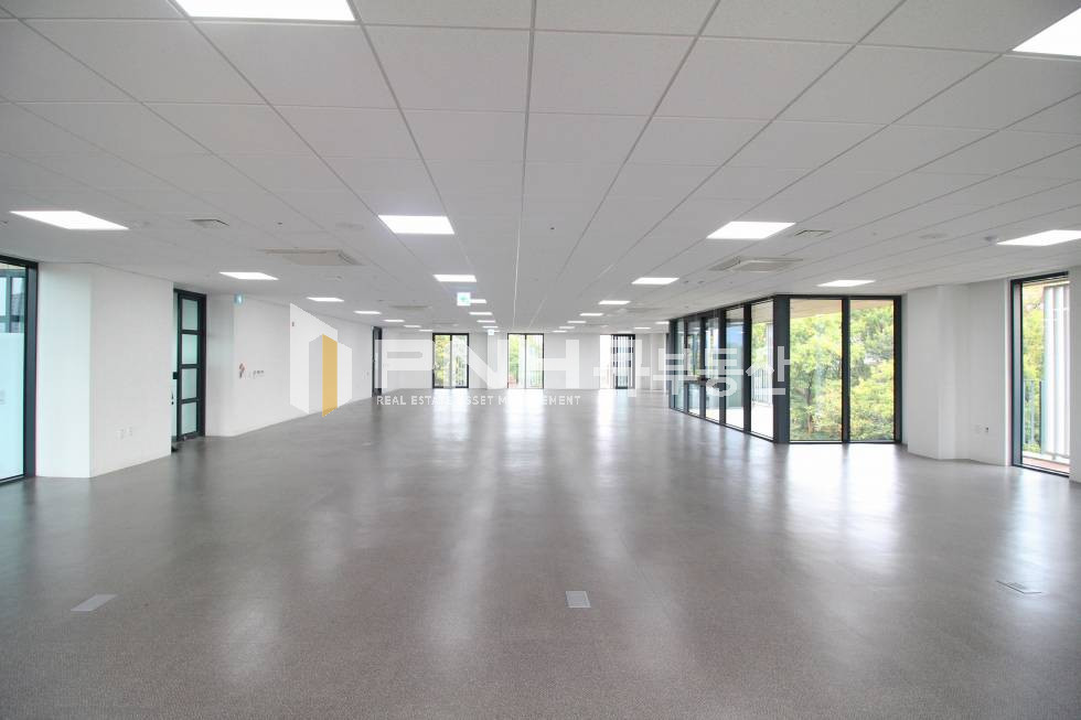 경기 안양동안구 관양동 동편마을 신축 대형사옥 전용180평 테라스부터 숲속 전망 사무실 월세 매물번호 10461 사진 4